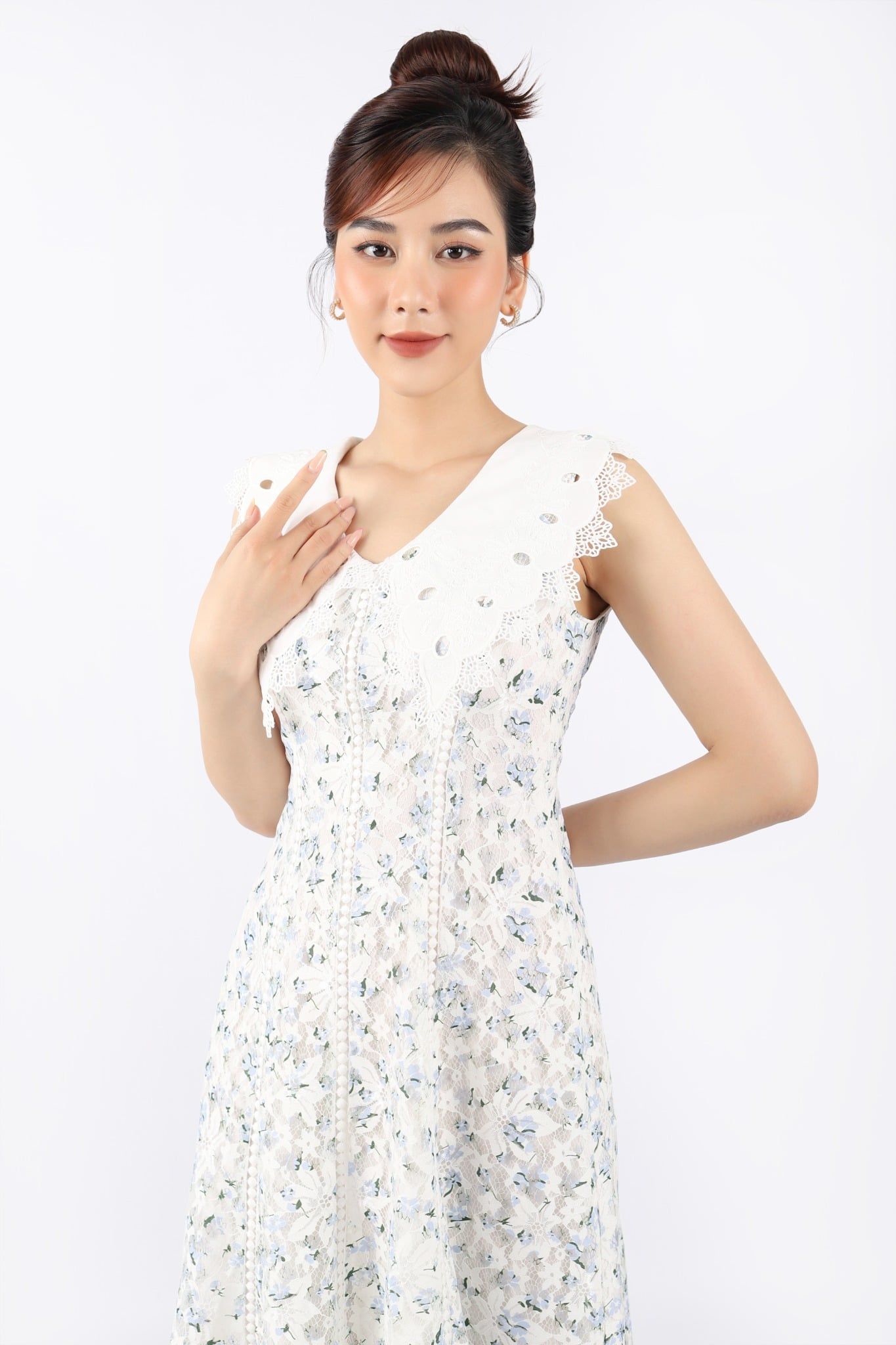 FDC33879 - Đầm công sở vải ren dáng Xoè cổ V phối ren mảng tạo kiểu khóa thân sau - PANTIO