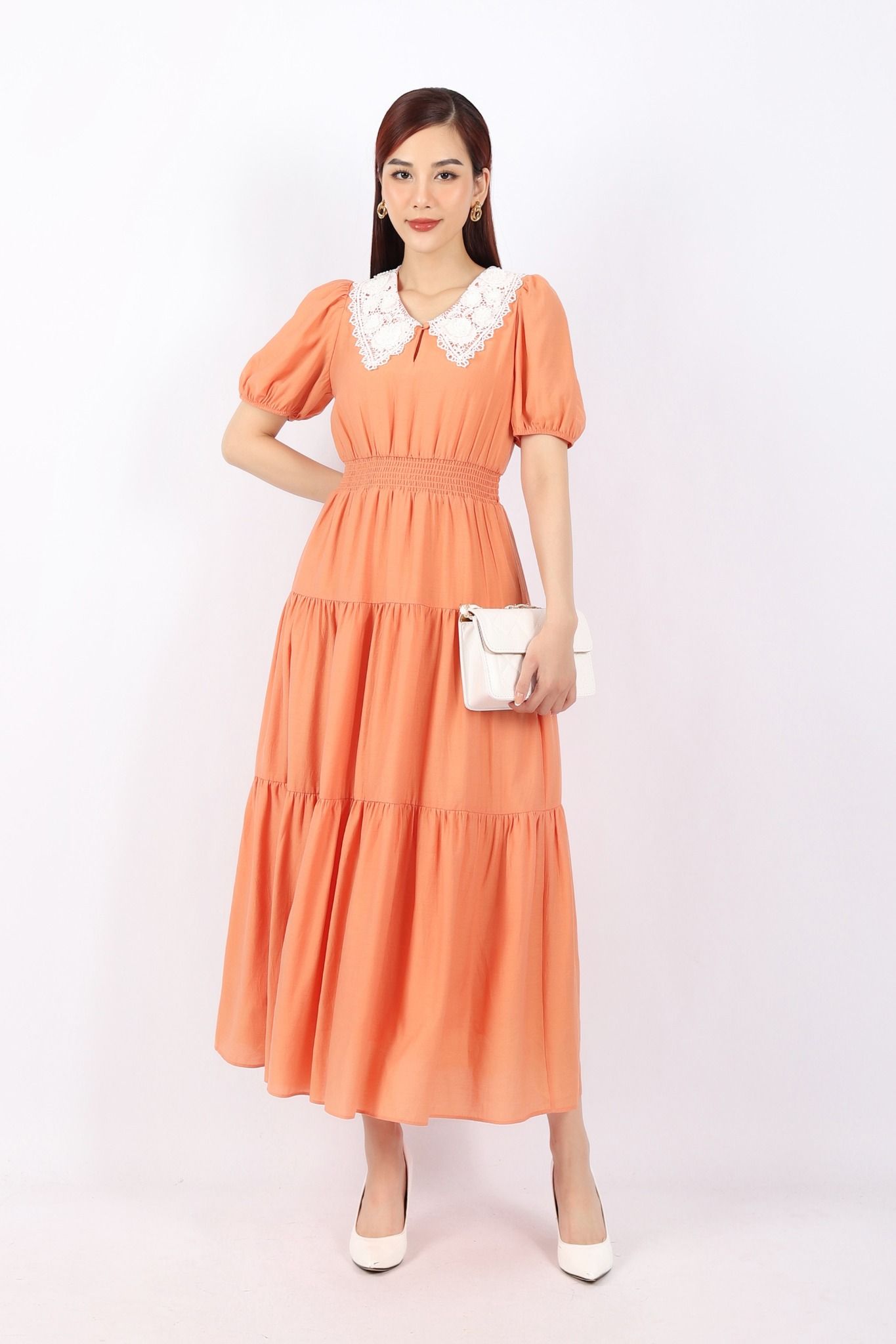 FDC33881 - Đầm dạo phố vải tơ dáng Xoè phối lá cổ ren tay bom eo bo chun tạo kiểu chân váy xếp tầng - PANTIO