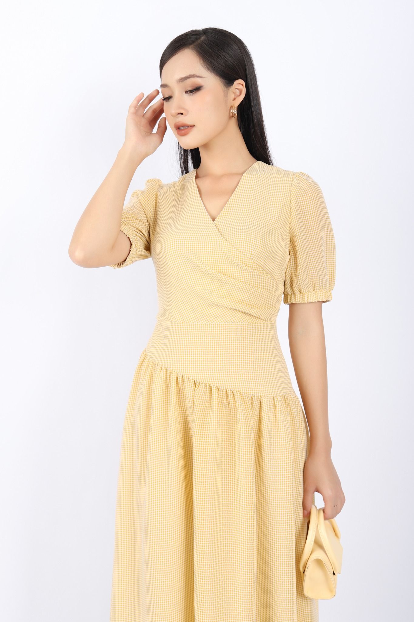 FDC33882 - Đầm công sở vải thô dáng Xoè cổ V chéo thân xếp nhún nối cạp lệch khóa thân sau - PANTIO