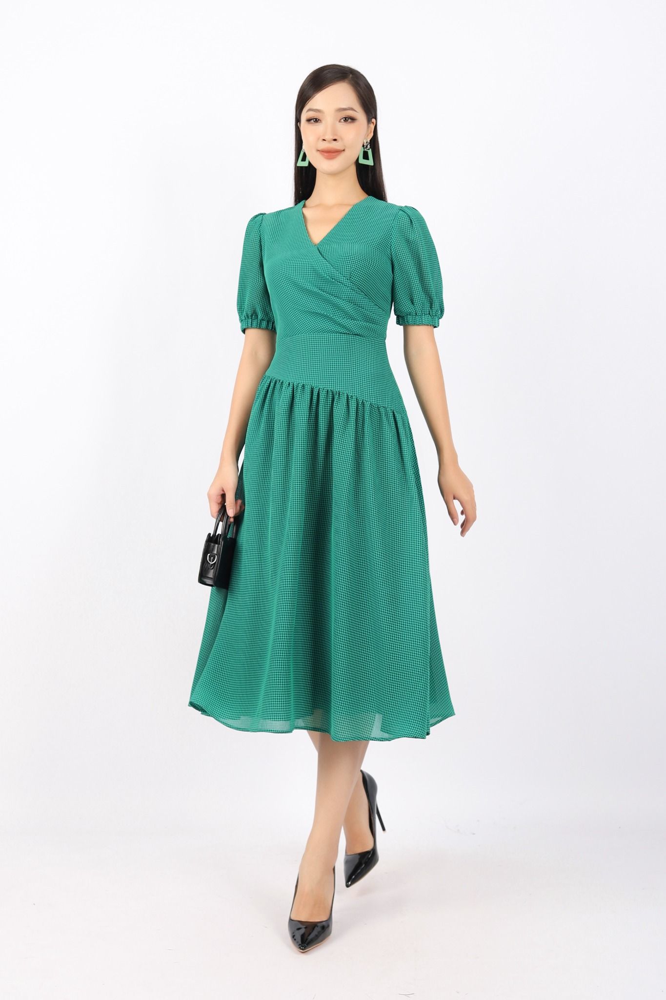 FDC33882 - Đầm công sở vải thô dáng Xoè cổ V chéo thân xếp nhún nối cạp lệch khóa thân sau - PANTIO