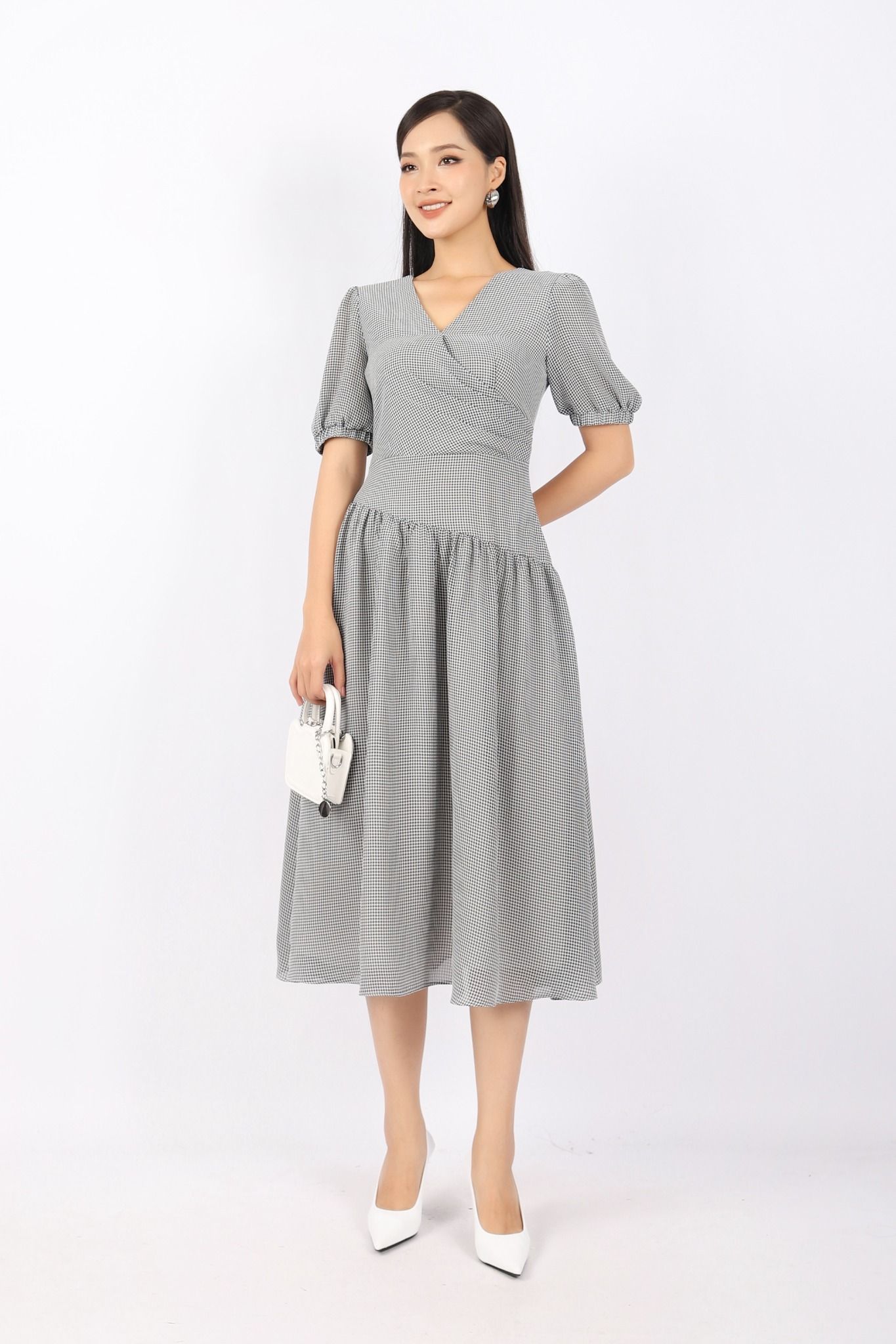 FDC33882 - Đầm công sở vải thô dáng Xoè cổ V chéo thân xếp nhún nối cạp lệch khóa thân sau - PANTIO