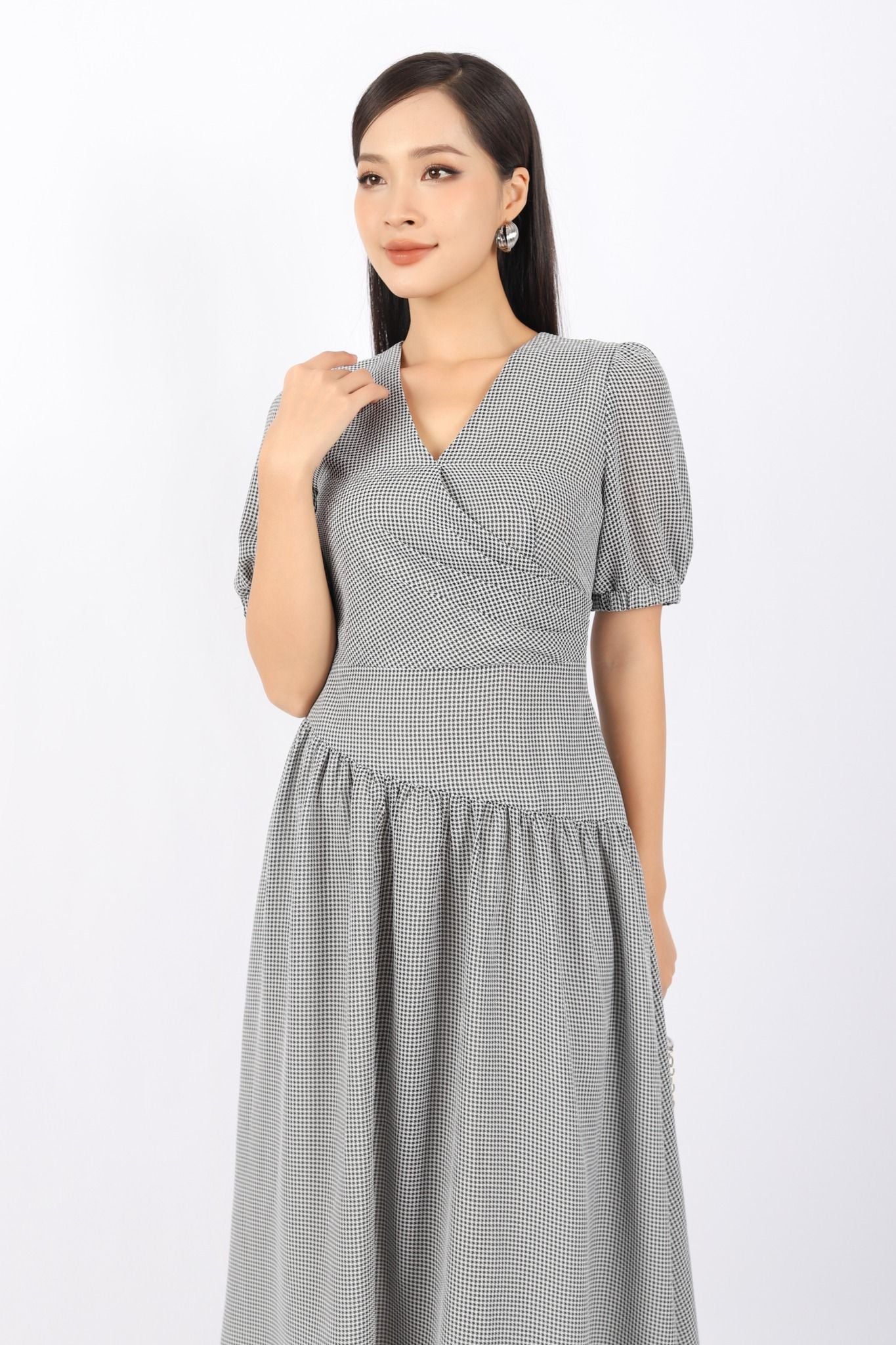 FDC33882 - Đầm công sở vải thô dáng Xoè cổ V chéo thân xếp nhún nối cạp lệch khóa thân sau - PANTIO