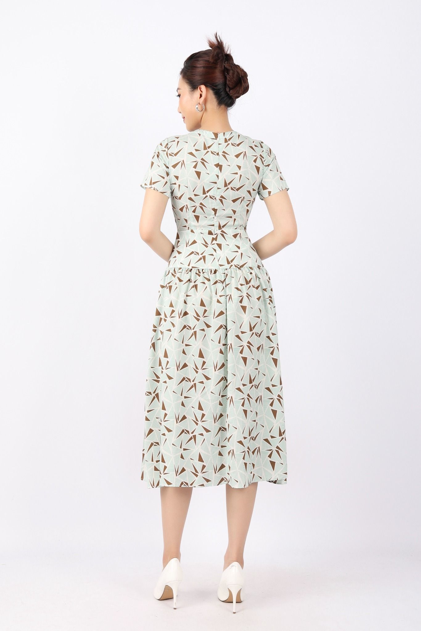 FDC33904 - Đầm công sở vải thô lụa dáng Xoè cổ tròn đính nơ vai nhún thân phối nẹp đính khuy trang trí khóa thân sau - PANTIO