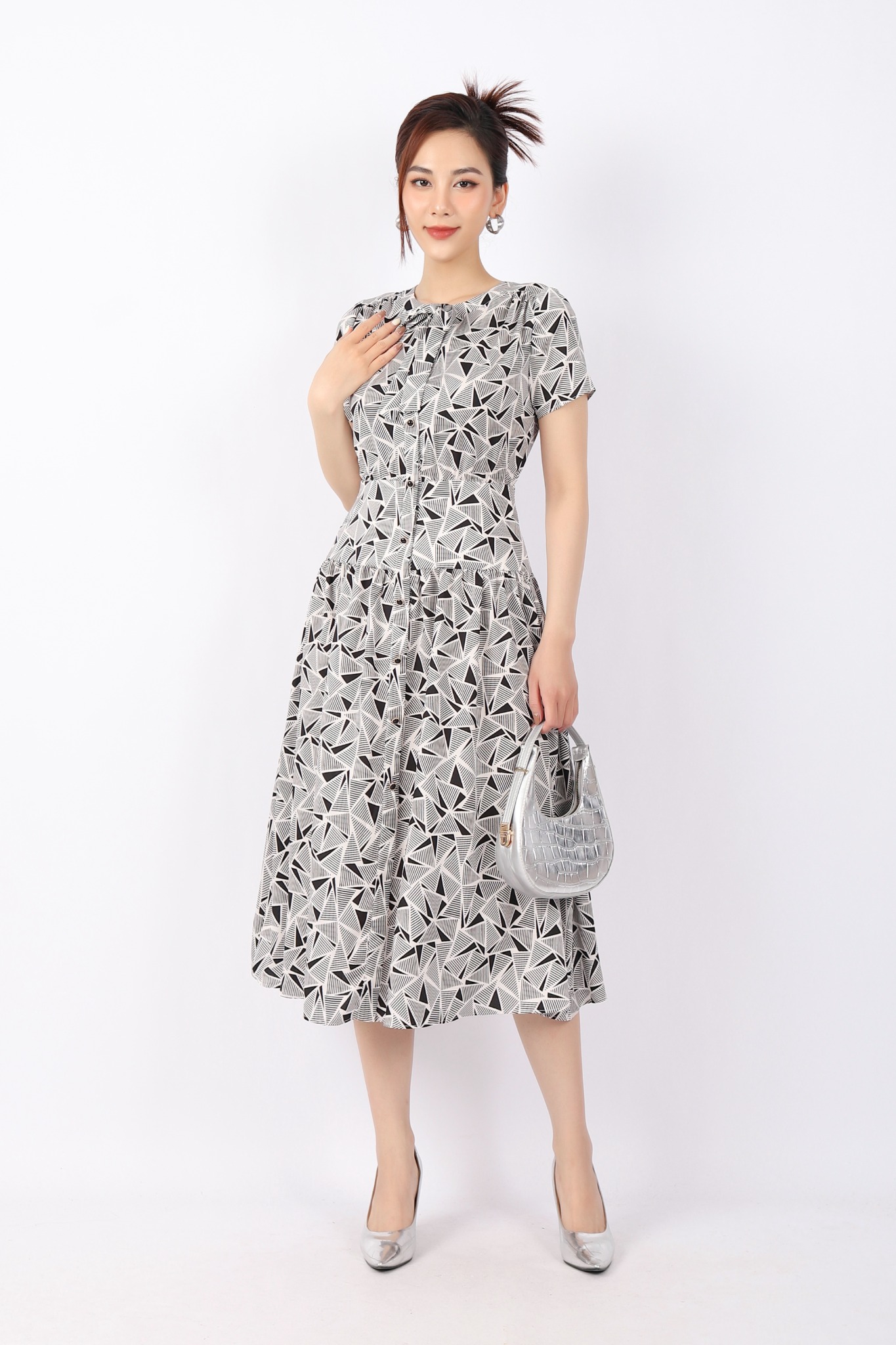 FDC33904 - Đầm công sở vải thô lụa dáng Xoè cổ tròn đính nơ vai nhún thân phối nẹp đính khuy trang trí khóa thân sau - PANTIO