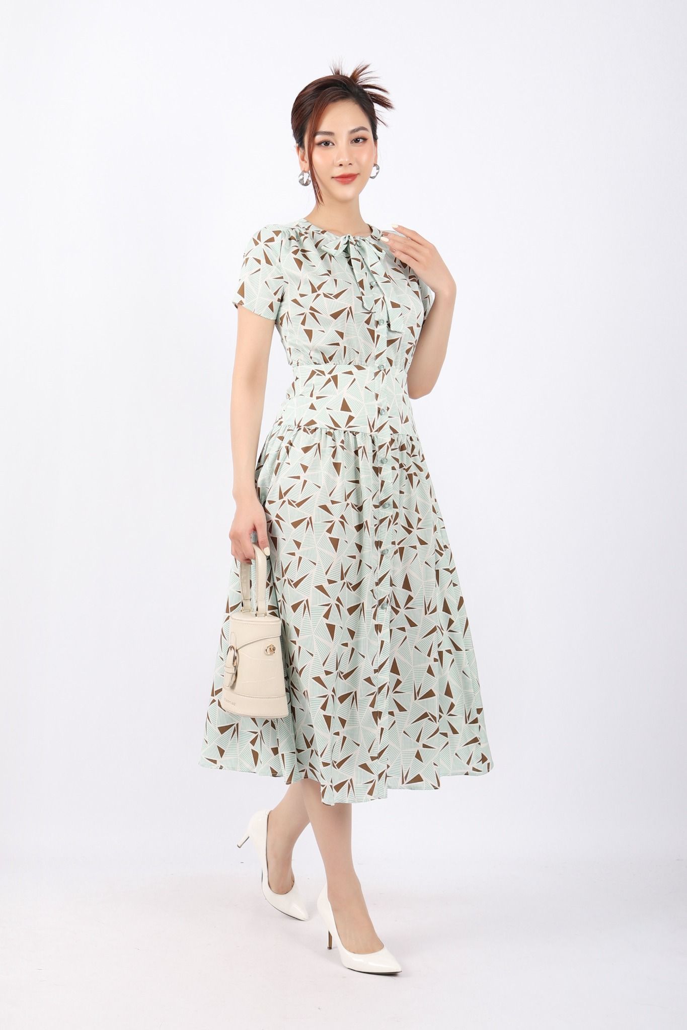 FDC33904 - Đầm công sở vải thô lụa dáng Xoè cổ tròn đính nơ vai nhún thân phối nẹp đính khuy trang trí khóa thân sau - PANTIO