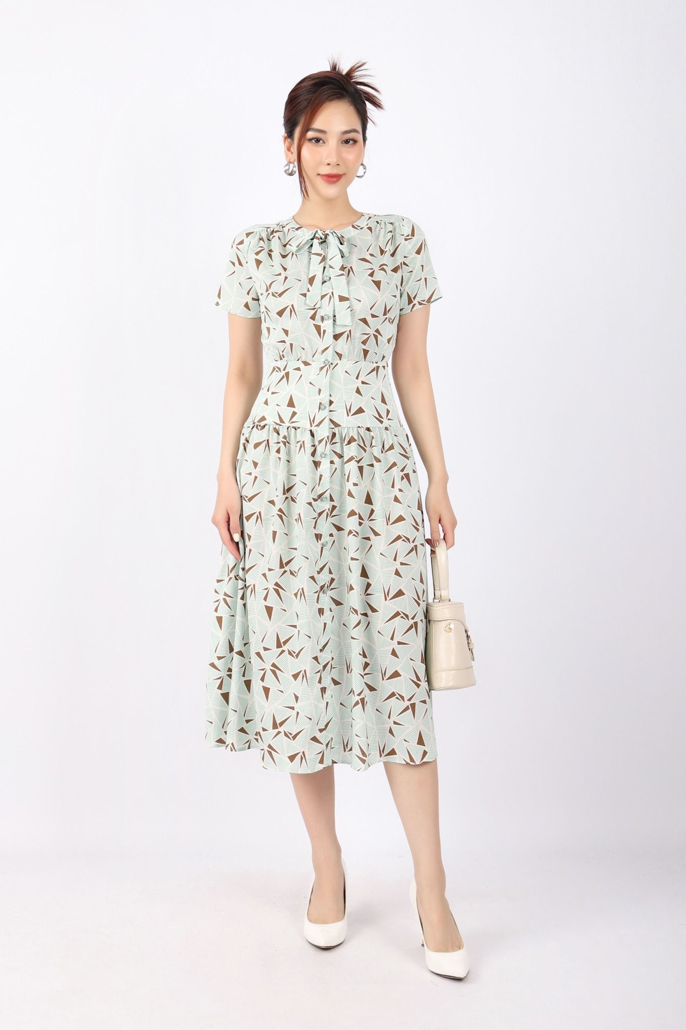 FDC33904 - Đầm công sở vải thô lụa dáng Xoè cổ tròn đính nơ vai nhún thân phối nẹp đính khuy trang trí khóa thân sau - PANTIO