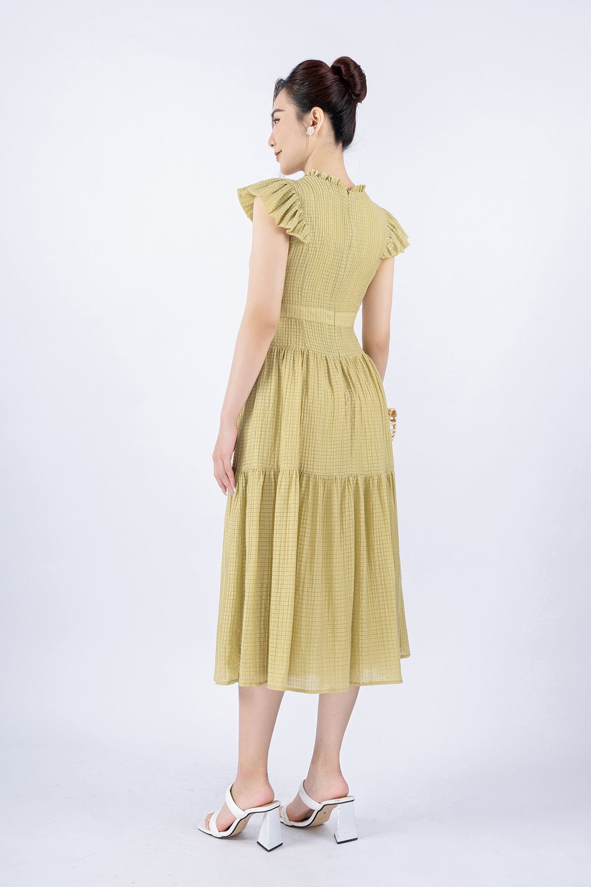 FDC34036 - Đầm công sở vải tơ dáng xòe có lót vải habutai cổ nhún tay bèo thân phối cúc bọc tạo kiểu khóa thân sau - PANTIO