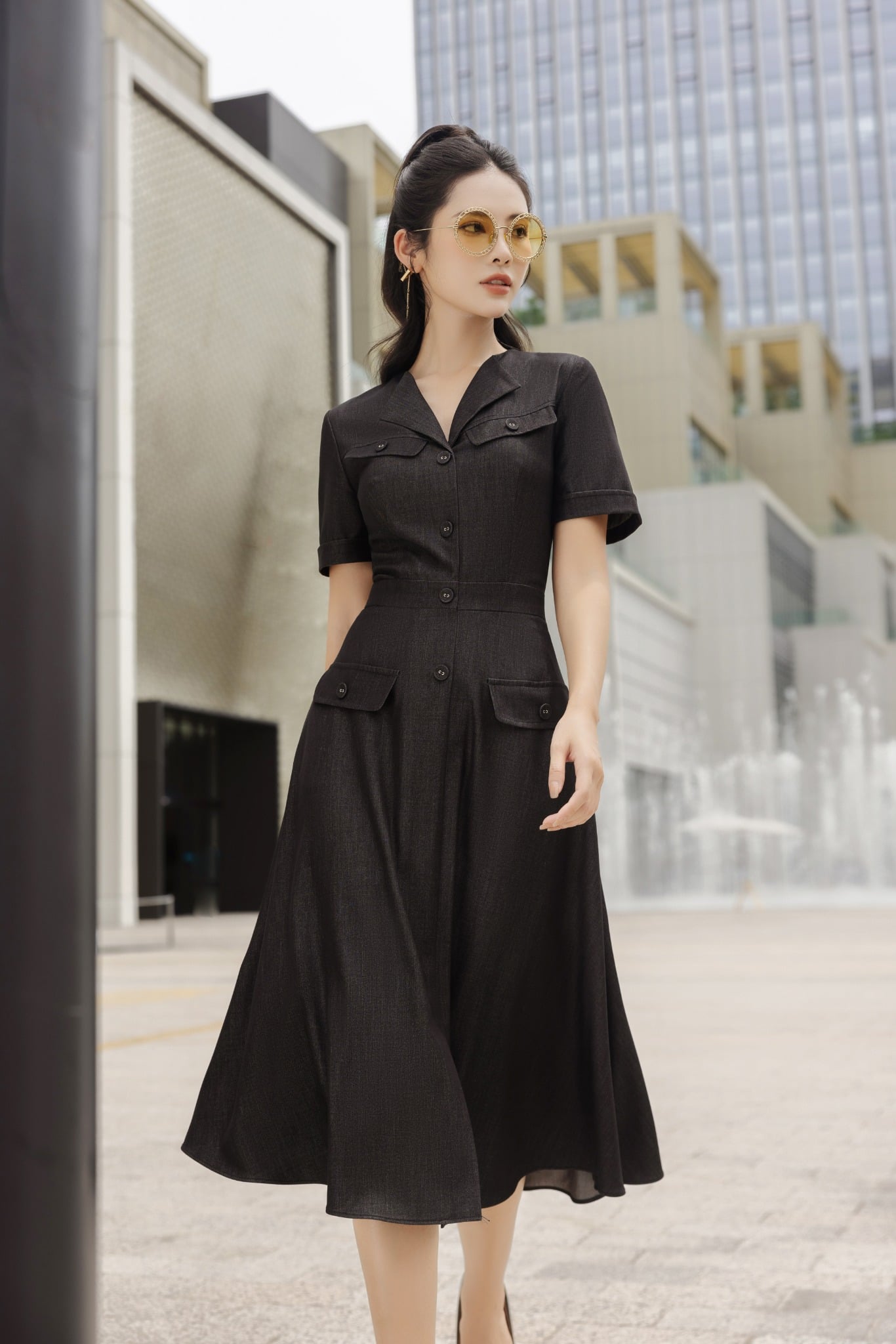 FDC34040 - tỷ lệ kèo 8899 vải denim dáng xoè cổ bẻ thân đính khuy bọc trang trí kèm nắp túi tạo kiểu khoá thân sau - tỷ lệ kèo 8899