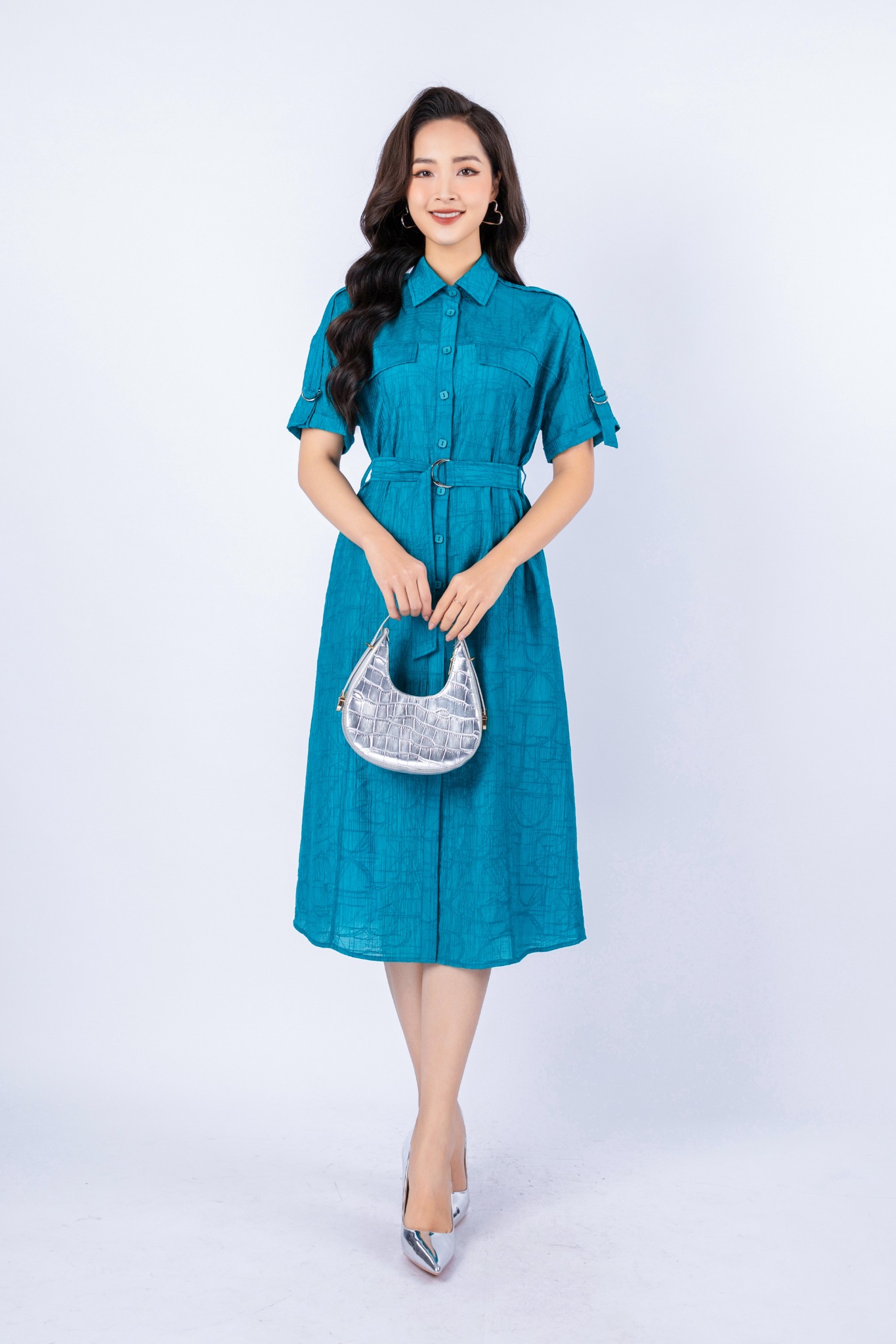 FDC34063 - Đầm công sở vải thô vân dáng suông có lót vải habutai cổ đức cài cúc phối nắp túi ngực trang trí kèm đai tạo kiểu - PANTIO