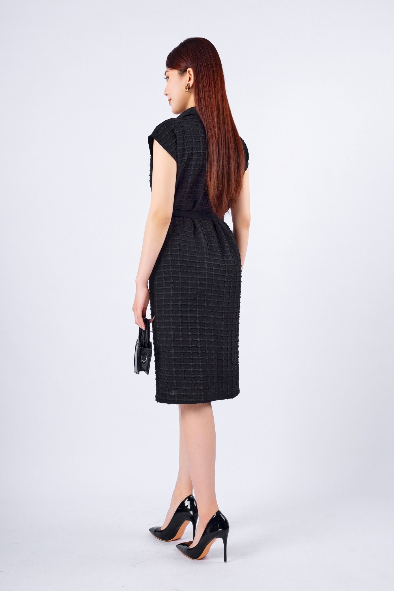 FDC34070 - Đầm công sở vải lụa xốp dáng suông có lót vải habutai cổ đức cài cúc tay liền vai chờm không kèm thắt lưng - PANTIO