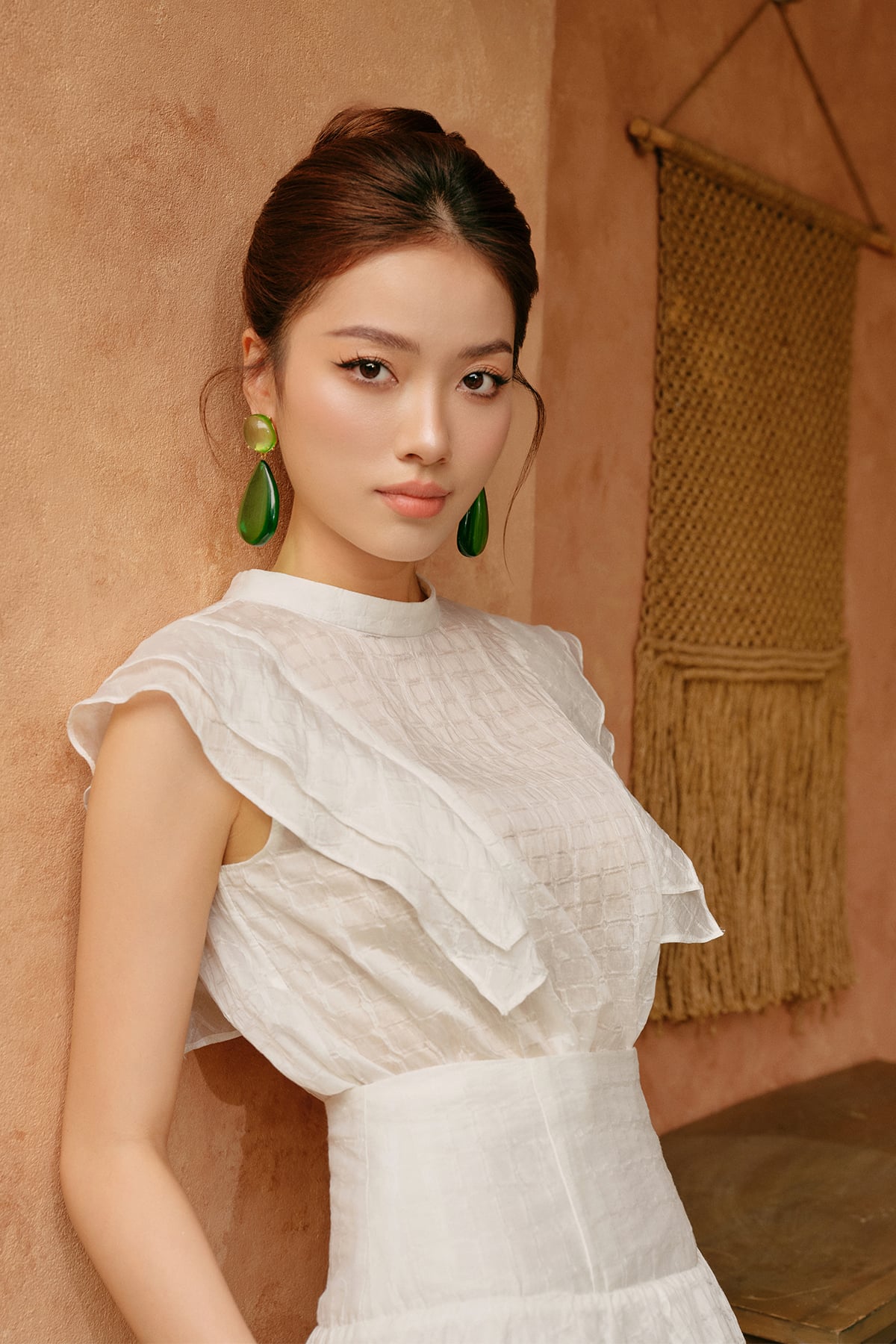 BAS33042 - Áo kiểu dạo phố vải thô mỏng dáng suông cổ tròn thân ngực phối bèo tạo kiểu - PANTIO