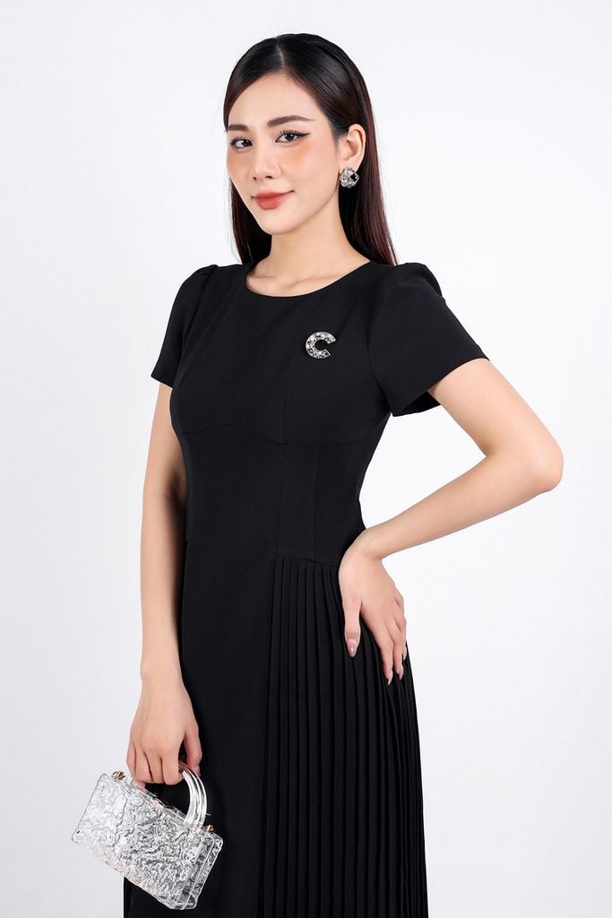 FDC34093 - Đầm công sở vải thô dáng suông cổ tròn eo đáp cạp bản to thân váy dập ly hai bên kèm phụ kiện kim loại trang trí khoá thân sau - PANTIO