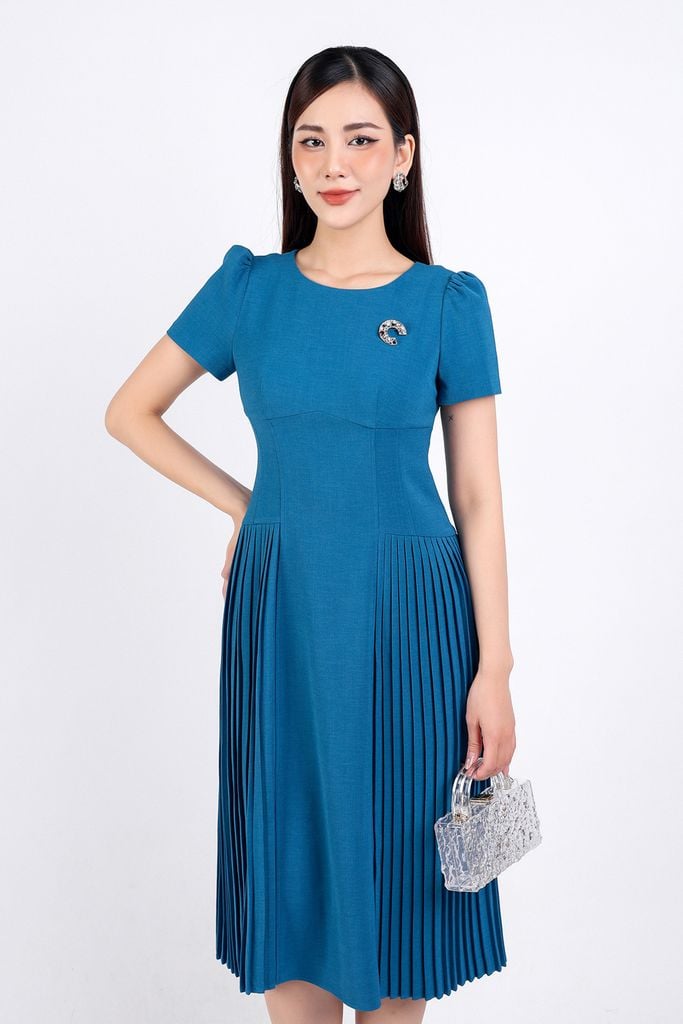 FDC34093 - Đầm công sở vải thô dáng suông cổ tròn eo đáp cạp bản to thân váy dập ly hai bên kèm phụ kiện kim loại trang trí khoá thân sau - PANTIO