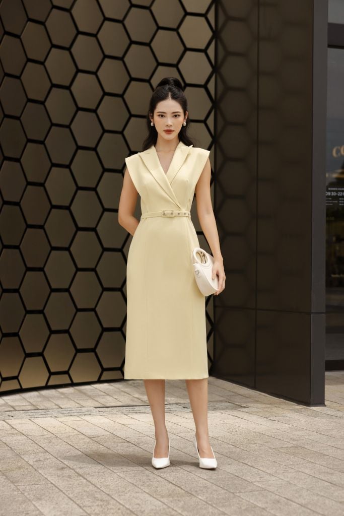 FDC34104 - Đầm công sở vải tuytsi dáng ôm có lót vải habutai cổ vest kèm đai tạo kiểu khoá thân sau - PANTIO