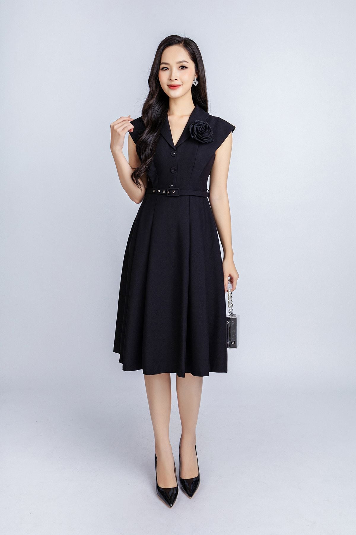 FDC34106 - Đầm công sở vải tuytsi dáng xoè có lót habutai cổ bẻ phối hoa 3D trang trí kèm thắt lưng tạo kiểu khoá thân sau - PANTIO