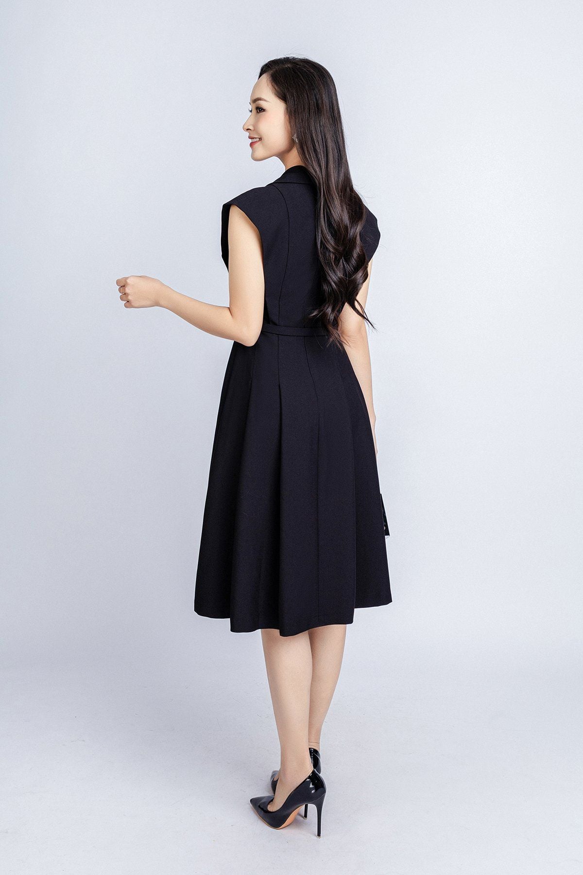 FDC34106 - Đầm công sở vải tuytsi dáng xoè có lót habutai cổ bẻ phối hoa 3D trang trí kèm thắt lưng tạo kiểu khoá thân sau - PANTIO