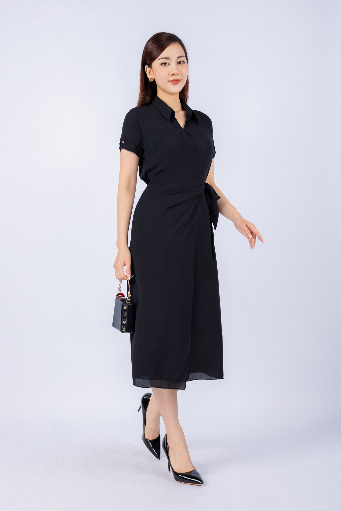 FDC34111 - Đầm công sở vải phi cát dáng suông có lót vải chiffon cổ đức thân vạt lệch buộc nơ eo tạo kiểu - PANTIO