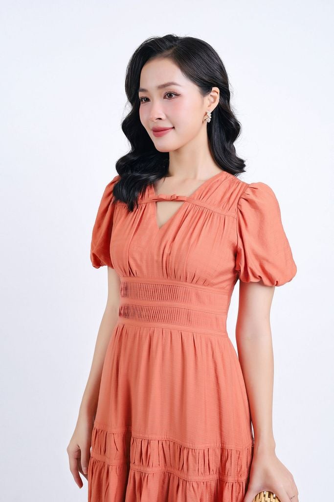 FDC34121 - Đầm công sở vải tơ hai lớp lót habutai dáng xoè nhẹ cổ chữ V đính nơ trang trí tay bồng thân váy nhún tạo kiểu khoá thân sau - PANTIO
