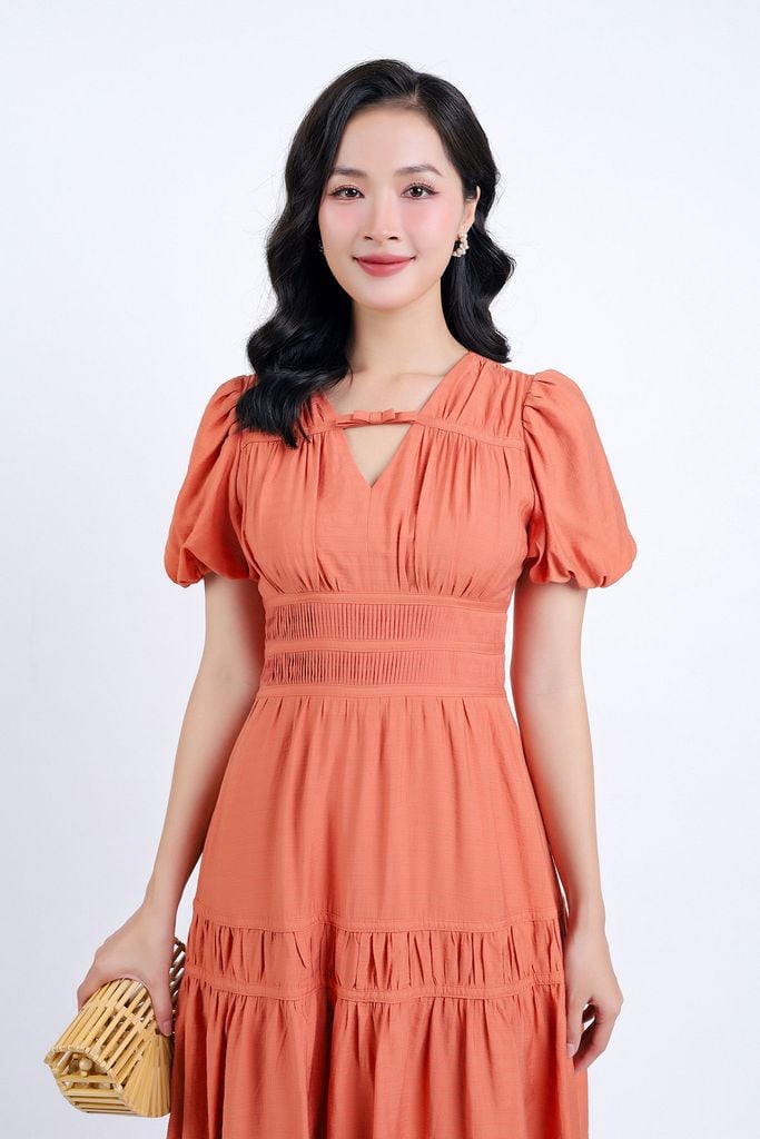 FDC34121 - Đầm công sở vải tơ hai lớp lót habutai dáng xoè nhẹ cổ chữ V đính nơ trang trí tay bồng thân váy nhún tạo kiểu khoá thân sau - PANTIO