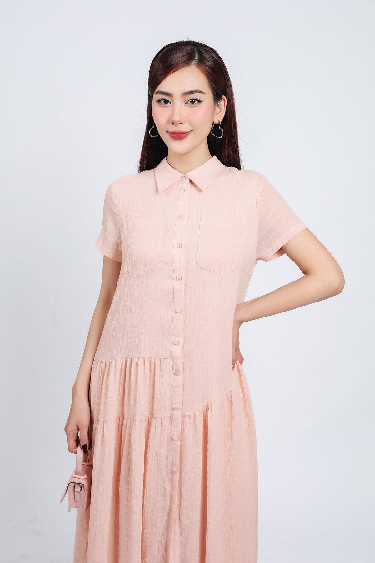 FDC34192 - Đầm công sở vải chiffon xốp dáng suông cổ đức tay ngắn thân váy xếp nhún tạo xoè cài khuy thân trước - PANTIO
