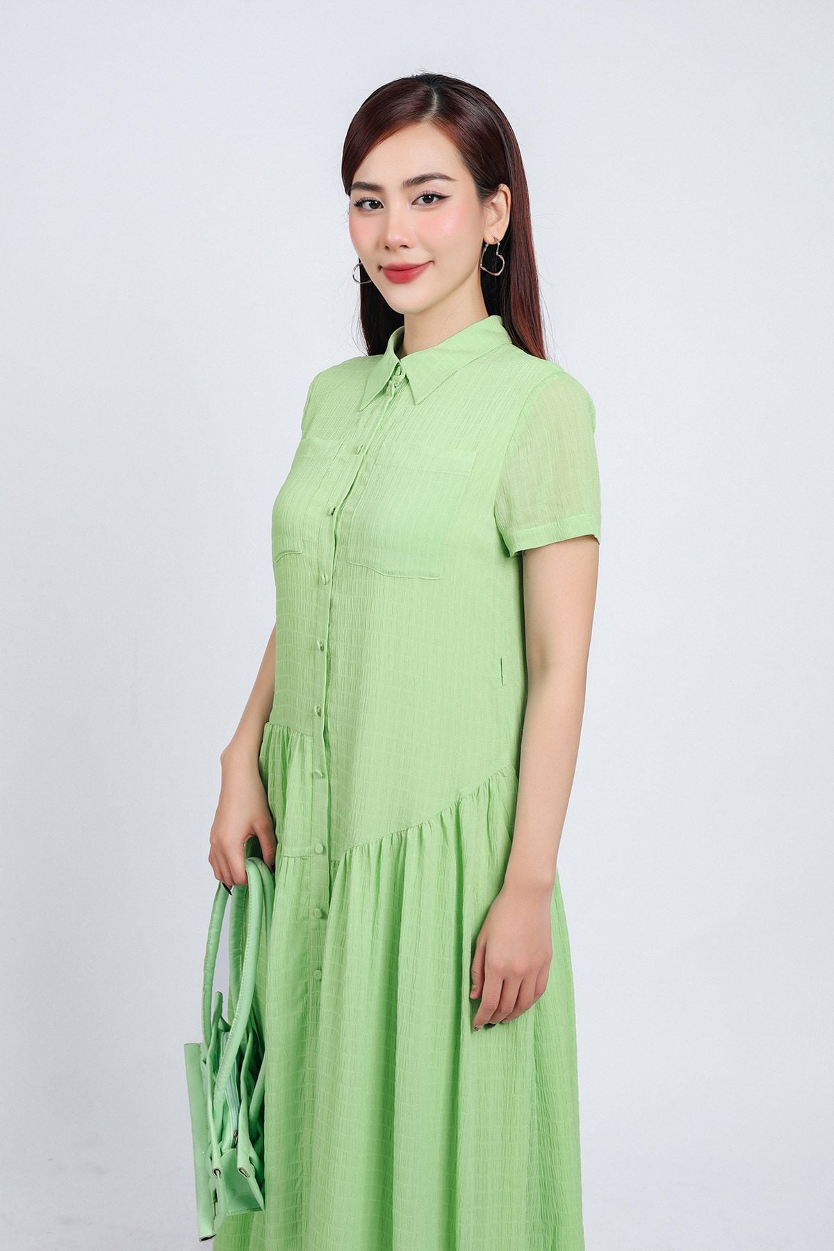 FDC34192 - Đầm công sở vải chiffon xốp dáng suông cổ đức tay ngắn thân váy xếp nhún tạo xoè cài khuy thân trước - PANTIO