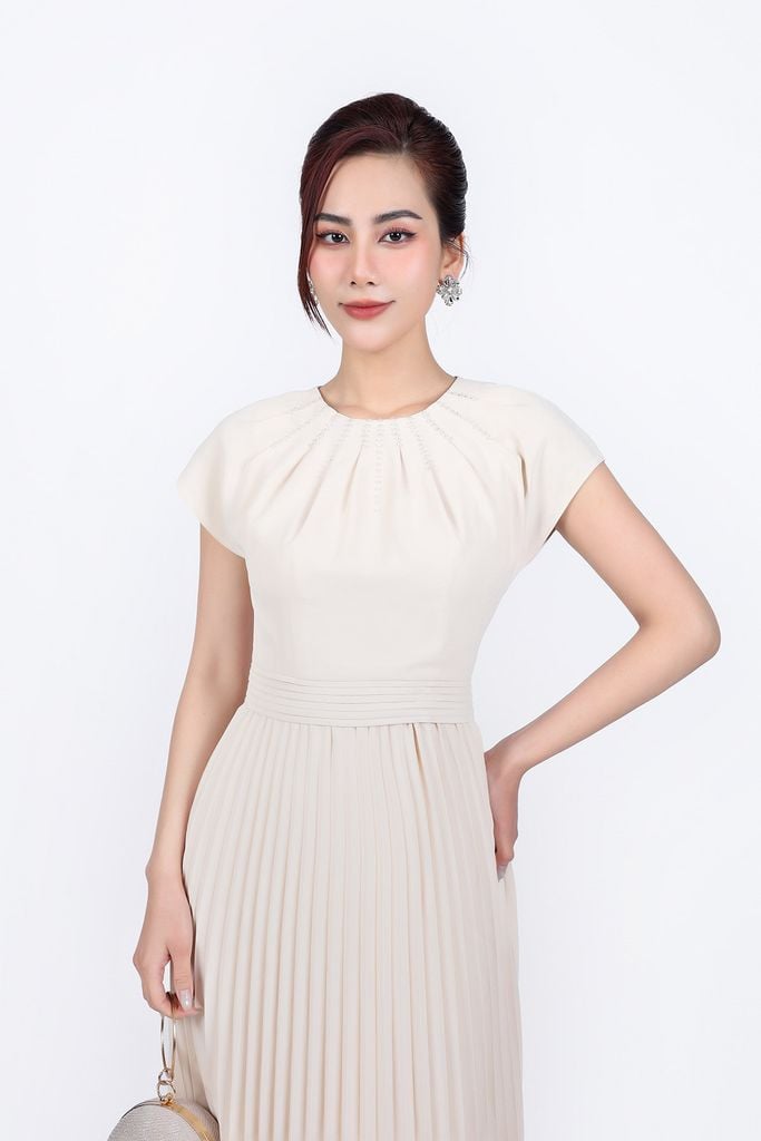 FDC34195 - Đầm công sở vải tuytsi dáng suông cổ tròn xếp nhún đính đá thời trang thân váy xếp ly khóa thân sau - PANTIO