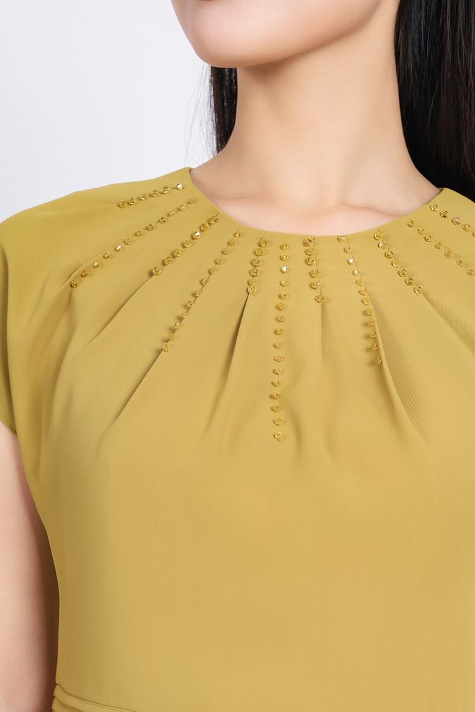 FDC34195 - Đầm công sở vải tuytsi dáng suông cổ tròn xếp nhún đính đá thời trang thân váy xếp ly khóa thân sau - PANTIO