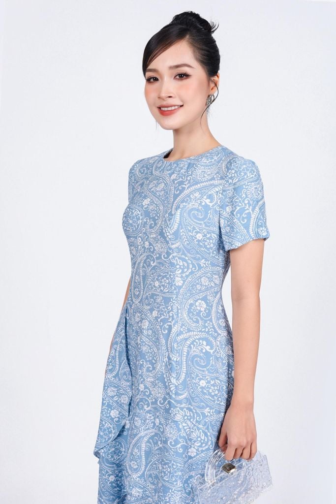 FDC34198 - Đầm công sở vải thô đũi hoa dáng suông cổ tròn tay cộc thân váy xếp tầng tạo kiểu - PANTIO