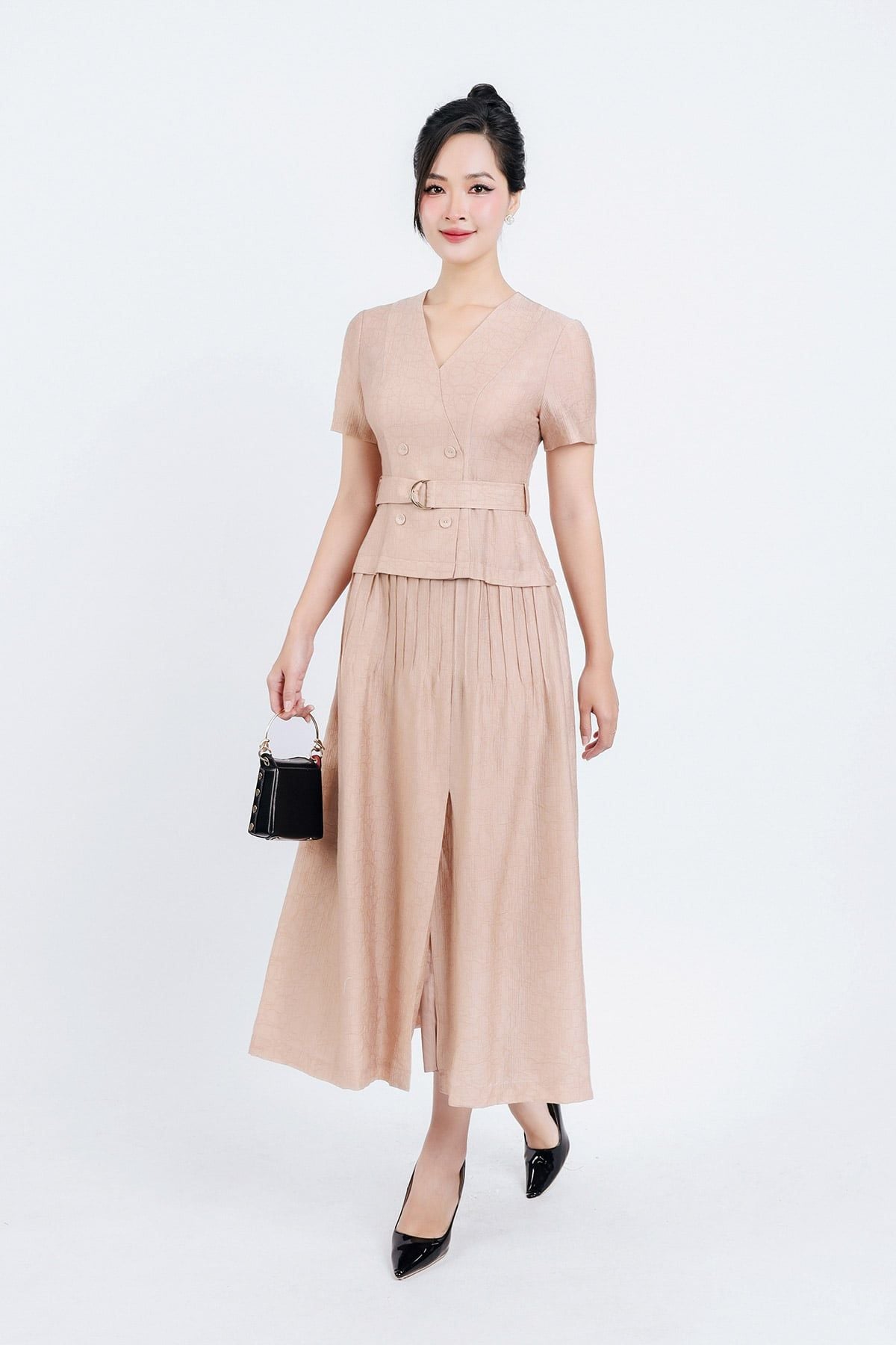 FDC35033 - Đầm công sở vải thô mỏng hai lớp lót habutai dáng xoè cổ xẻ chữ V thân váy xếp ly gân tạo kiểu kèm đai lưng trang trí - PANTIO