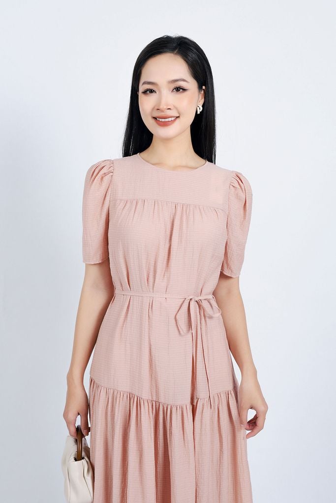 FDC35083 - Đầm công sở vải tơ dáng suông dài cổ tròn tay bồng nhẹ thân váy xếp tầng tạo kiểu kèm dây đai - PANTIO
