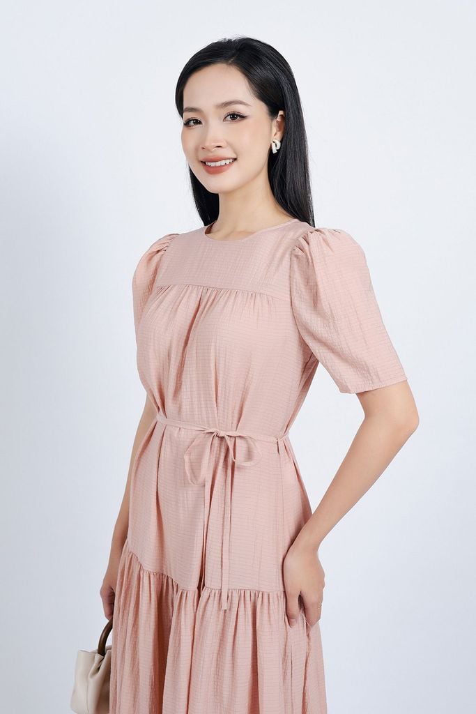 FDC35083 - Đầm công sở vải tơ dáng suông dài cổ tròn tay bồng nhẹ thân váy xếp tầng tạo kiểu kèm dây đai - PANTIO