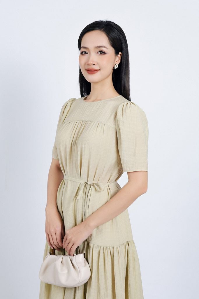 FDC35083 - Đầm công sở vải tơ dáng suông dài cổ tròn tay bồng nhẹ thân váy xếp tầng tạo kiểu kèm dây đai - PANTIO