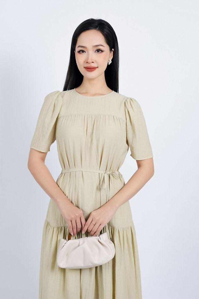 FDC35083 - Đầm công sở vải tơ dáng suông dài cổ tròn tay bồng nhẹ thân váy xếp tầng tạo kiểu kèm dây đai - PANTIO