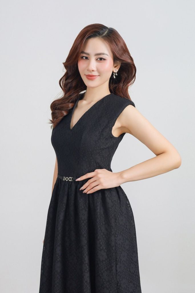 FDC35289 - Đầm công sở vải ren hoa dáng A cổ xẻ V vai chờm eo phối kim loại tạo kiểu khoá thân sau - PANTIO