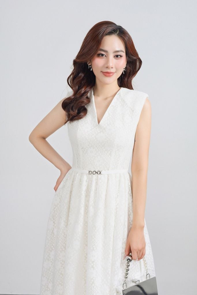 FDC35289 - Đầm công sở vải ren hoa dáng A cổ xẻ V vai chờm eo phối kim loại tạo kiểu khoá thân sau - PANTIO