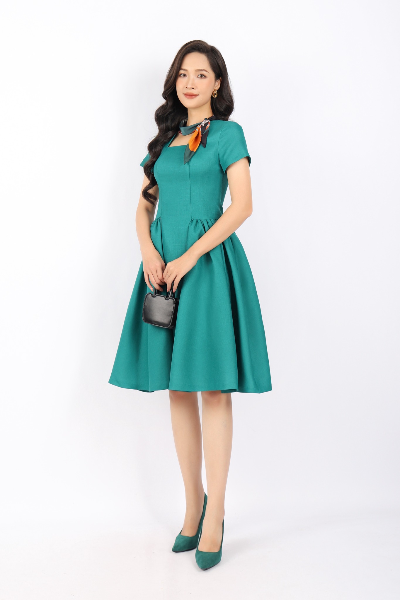FDC53967 - tỷ lệ kèo 8899 vải thô đũi dáng xòe cổ vuông phối vải lụa tạo kiểu hông xếp nhún khóa thân sau - tỷ lệ kèo 8899