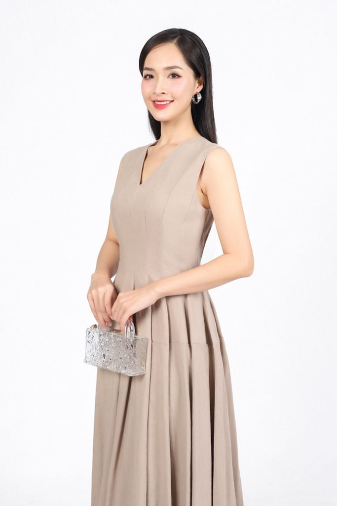 FDC55063 - Đầm công sở vải thô dáng A cổ xẻ V thân váy xếp ly bung tao xòe lưng phối dây thắt nơ tạo kiểu - PANTIO
