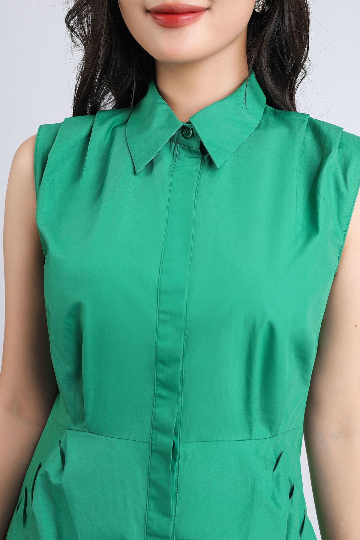 FDC55100 - Đầm công sở vải thô hai lớp lót habutai dáng chữ A cổ đức vai xếp ly tạo kiểu thân cài khuy - PANTIO