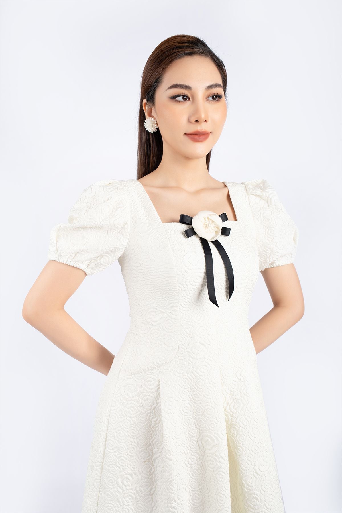 FDC73520 - Đầm dự tiệc vải gấm dáng Xoè cổ vuông tay bồng kèm hoa cài áo trang trí - PANTIO