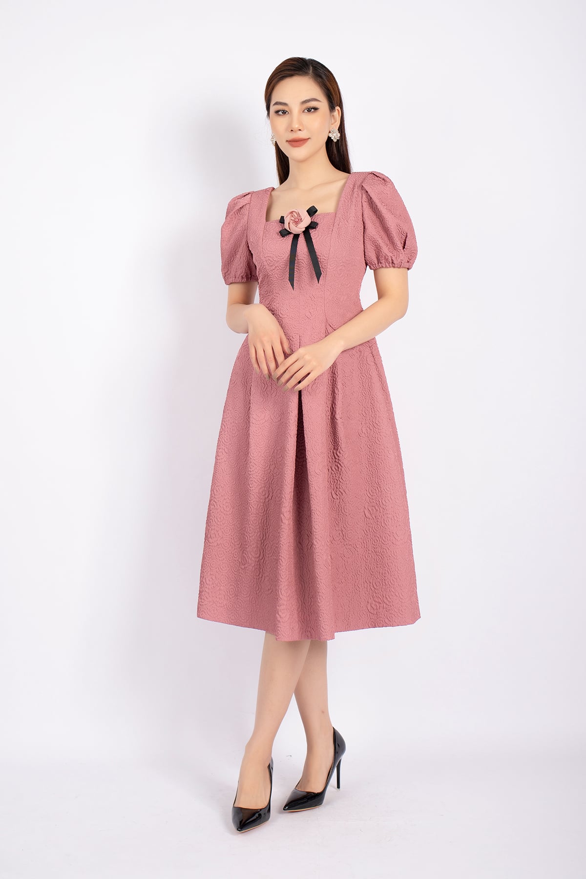 FDC73520 - Đầm dự tiệc vải gấm dáng Xoè cổ vuông tay bồng kèm hoa cài áo trang trí - PANTIO