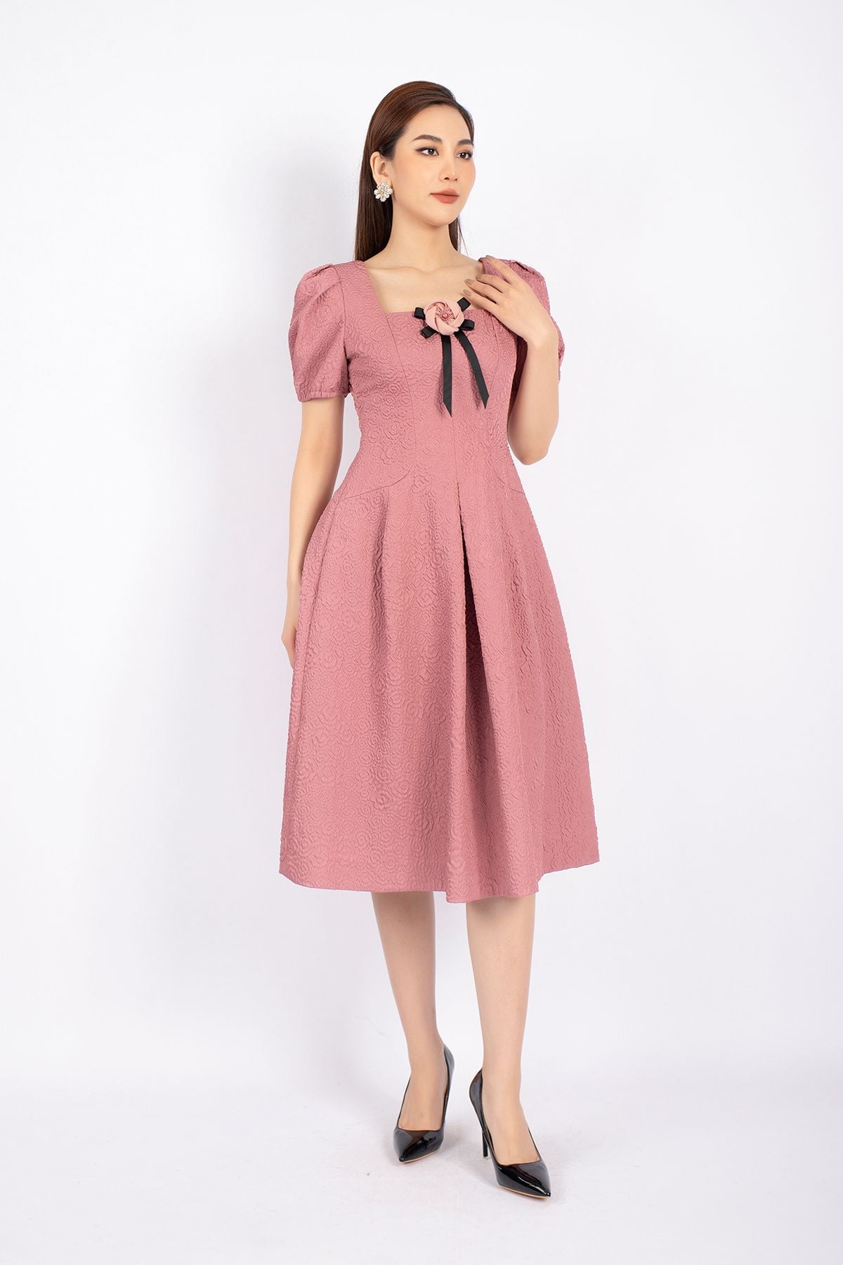 FDC73520 - Đầm dự tiệc vải gấm dáng Xoè cổ vuông tay bồng kèm hoa cài áo trang trí - PANTIO