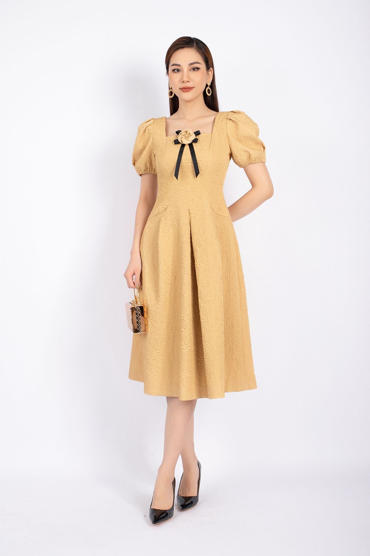 FDC73520 - Đầm dự tiệc vải gấm dáng Xoè cổ vuông tay bồng kèm hoa cài áo trang trí - PANTIO