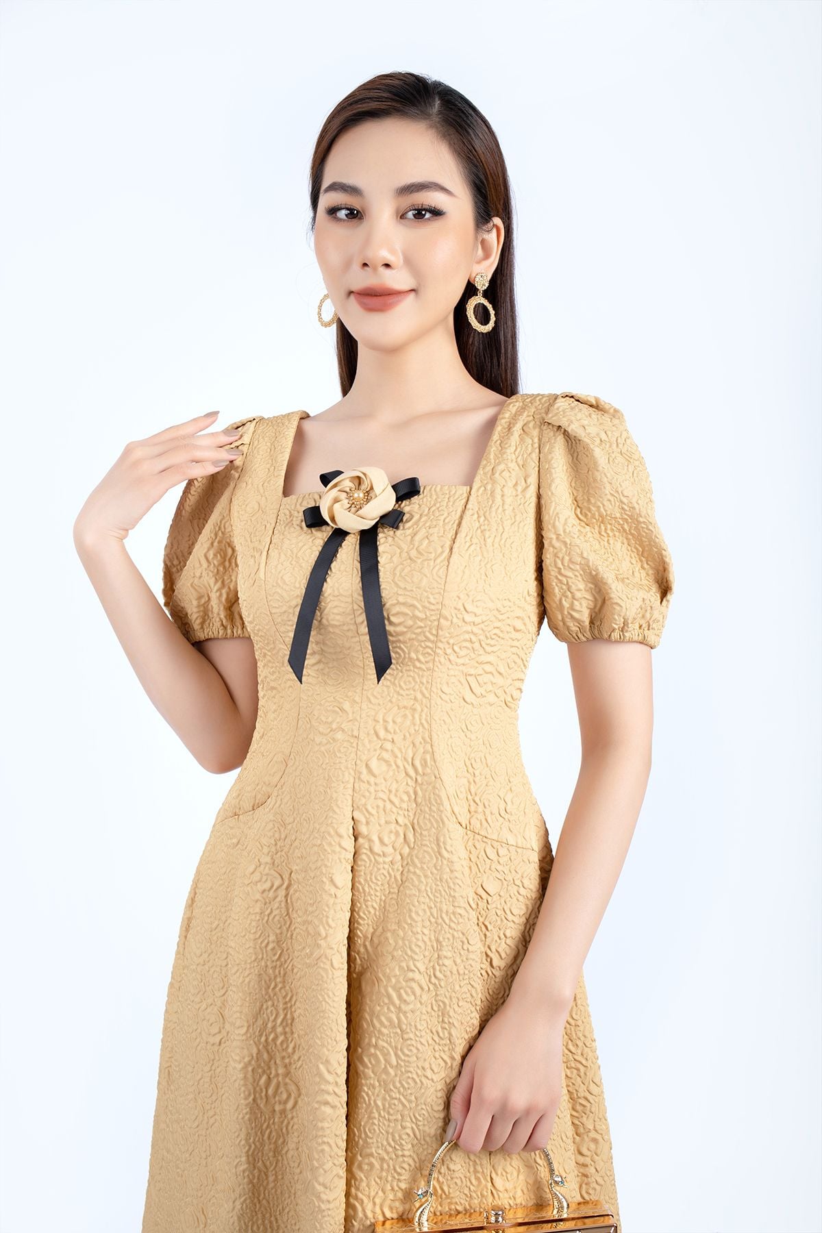 FDC73520 - Đầm dự tiệc vải gấm dáng Xoè cổ vuông tay bồng kèm hoa cài áo trang trí - PANTIO