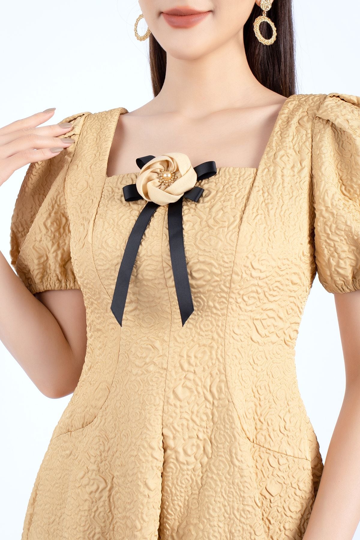 FDC73520 - Đầm dự tiệc vải gấm dáng Xoè cổ vuông tay bồng kèm hoa cài áo trang trí - PANTIO