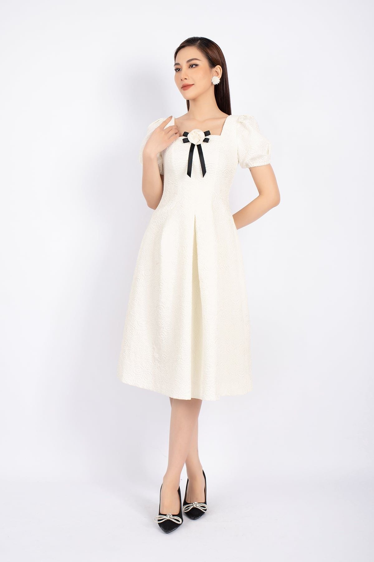 FDC73520 - Đầm dự tiệc vải gấm dáng Xoè cổ vuông tay bồng kèm hoa cài áo trang trí - PANTIO