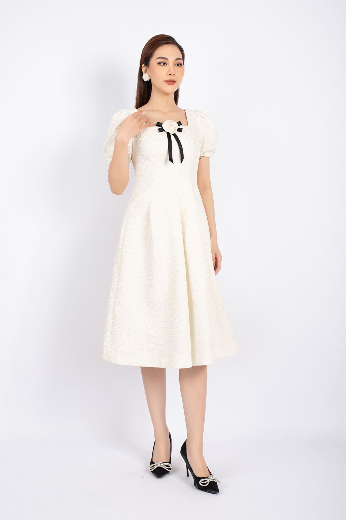 FDC73520 - Đầm dự tiệc vải gấm dáng Xoè cổ vuông tay bồng kèm hoa cài áo trang trí - PANTIO