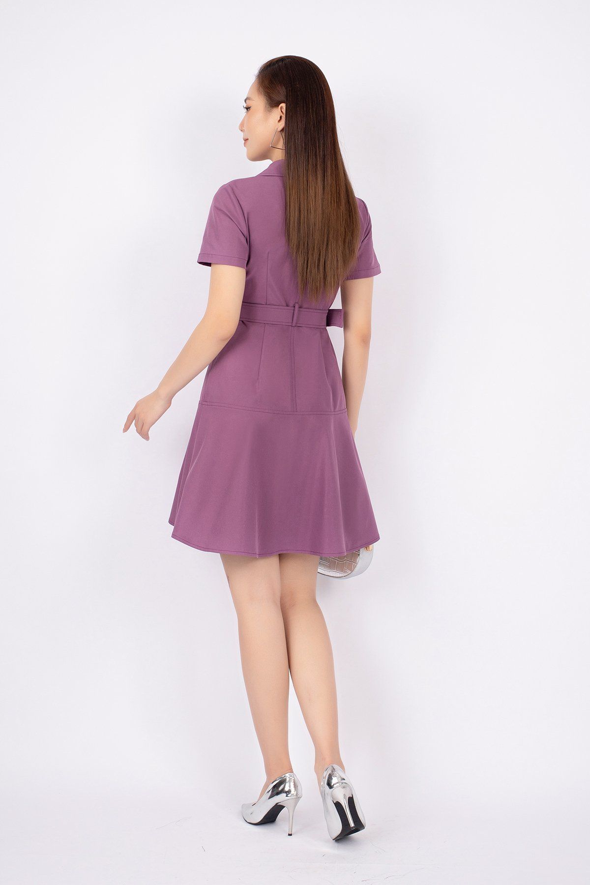 FDC73540 - Đầm công sở vải kaki dáng Xoè cổ 2 ve phối khóa đồng và nắp túi trang trí kèm đai thắt lưng - PANTIO