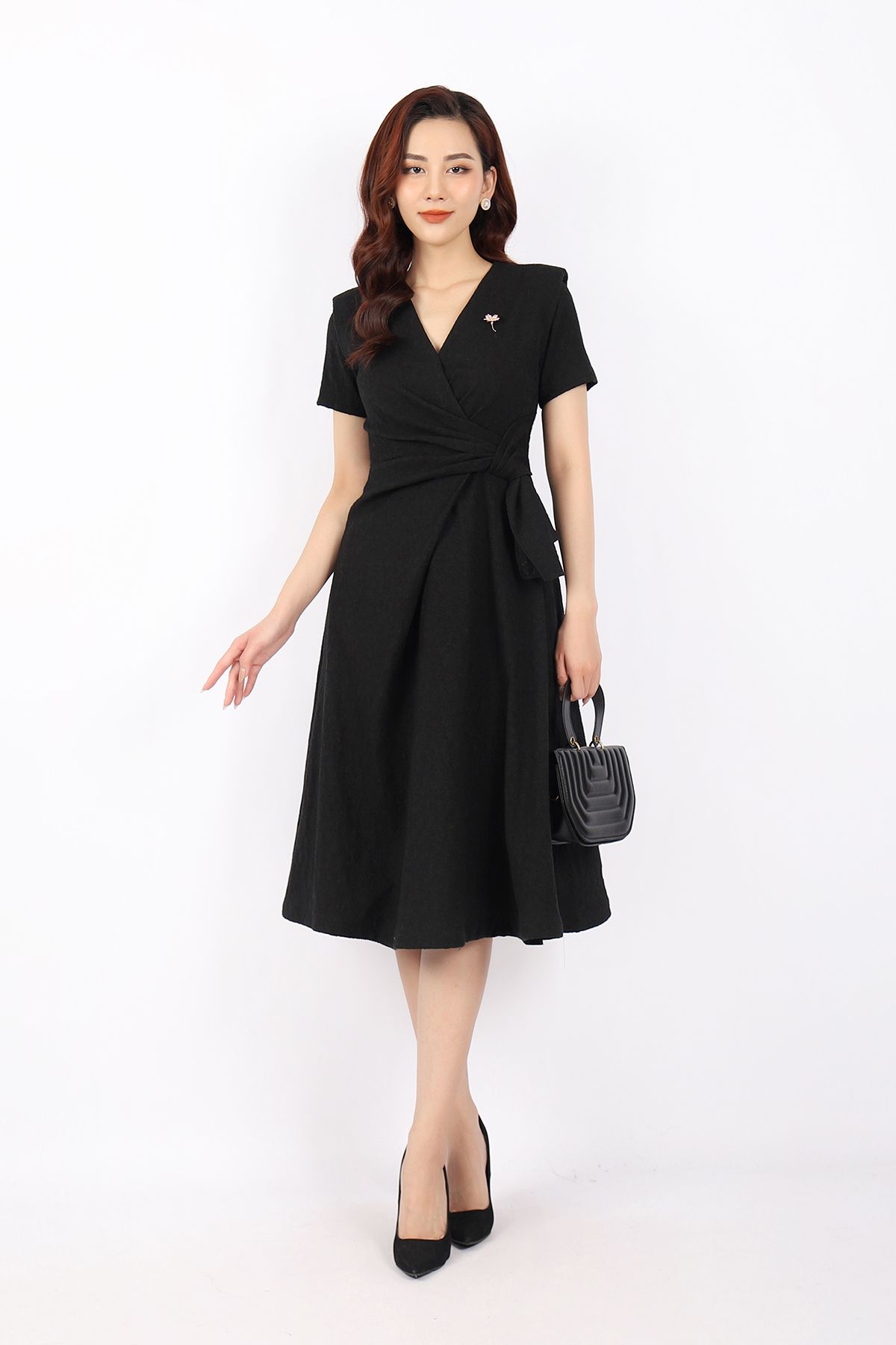 FDC73922 - Đầm công sở vải thô vân họa tiết dáng Xoè cổ V chồng eo nhún tạo nơ trang trí khóa thân sau - PANTIO