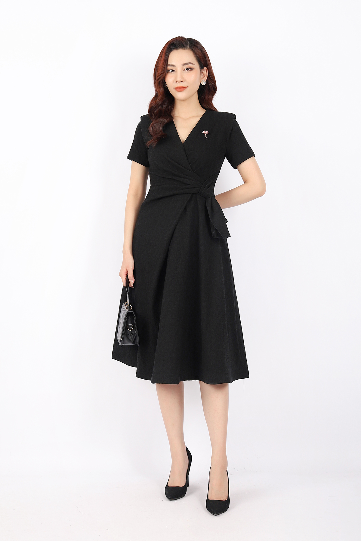 FDC73922 - Đầm công sở vải thô vân họa tiết dáng Xoè cổ V chồng eo nhún tạo nơ trang trí khóa thân sau - PANTIO