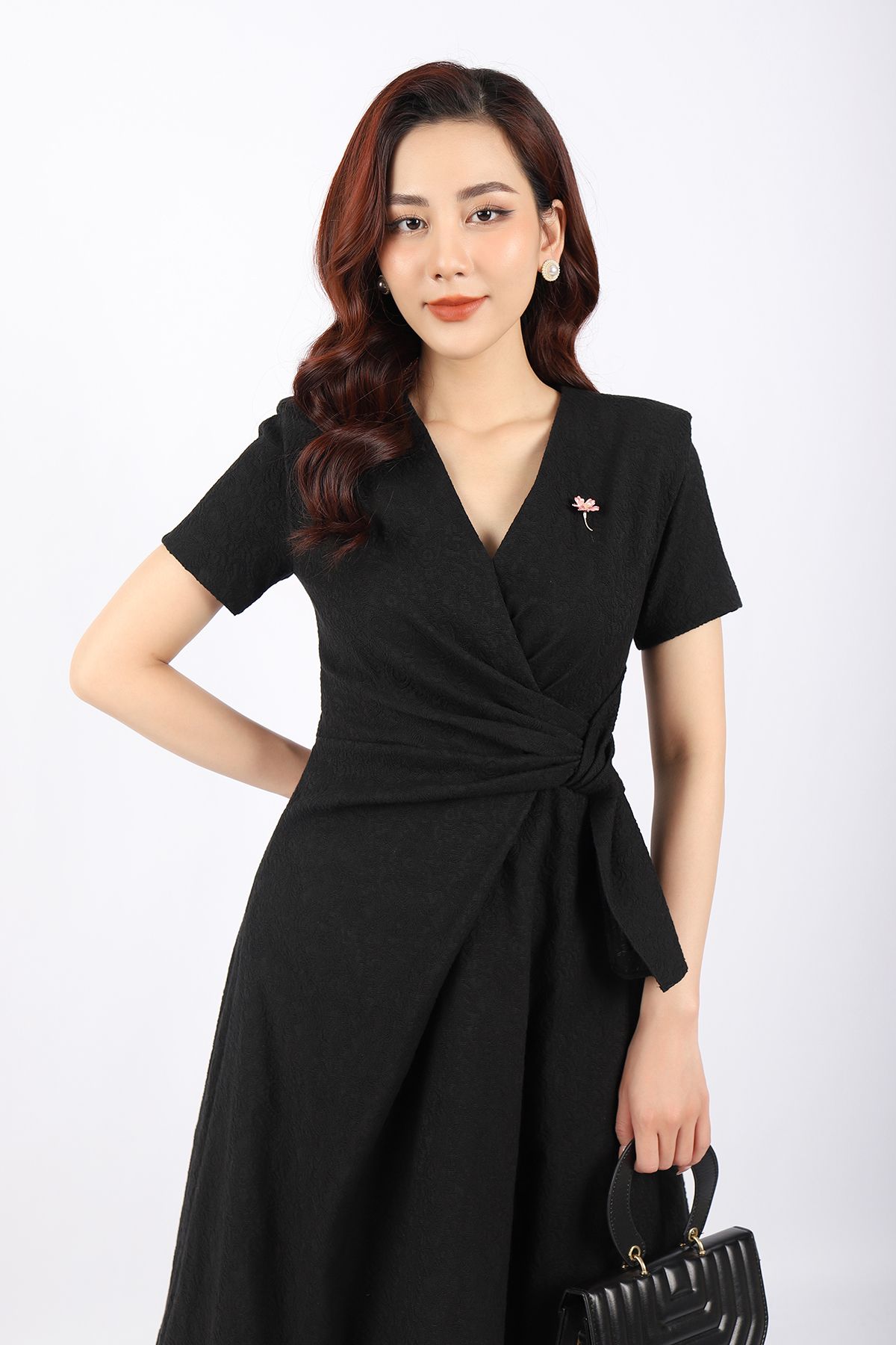 FDC73922 - Đầm công sở vải thô vân họa tiết dáng Xoè cổ V chồng eo nhún tạo nơ trang trí khóa thân sau - PANTIO